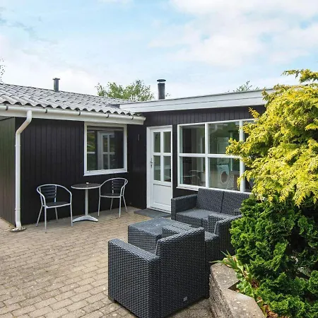 7 Person In Ulfborg-by Traum *