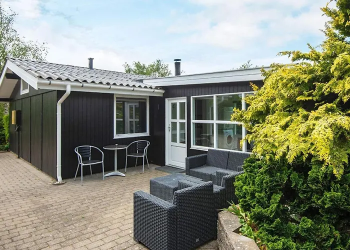 7 Person In Ulfborg-by Traum *